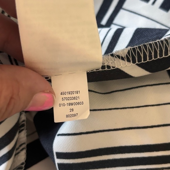 White House Black Market reversible black and white tank. Size small - Picture 4 of 9